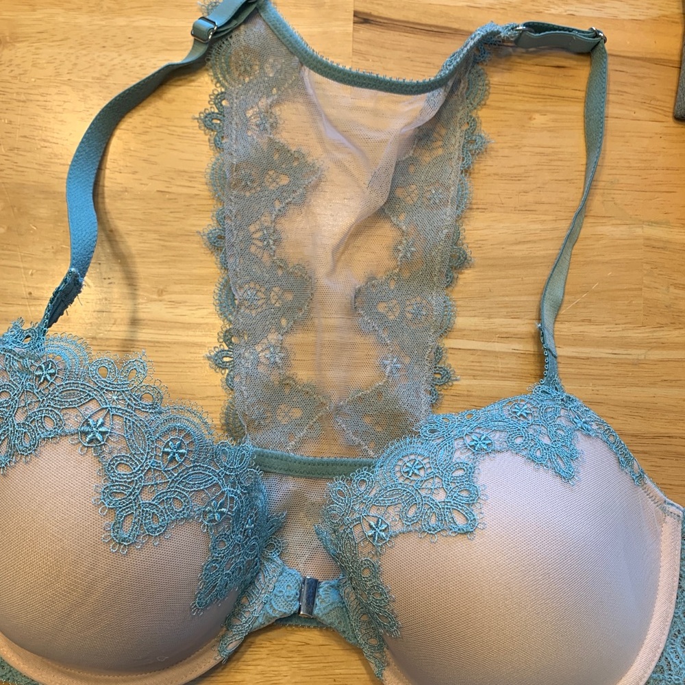Victoria’s Secret front clasp bra